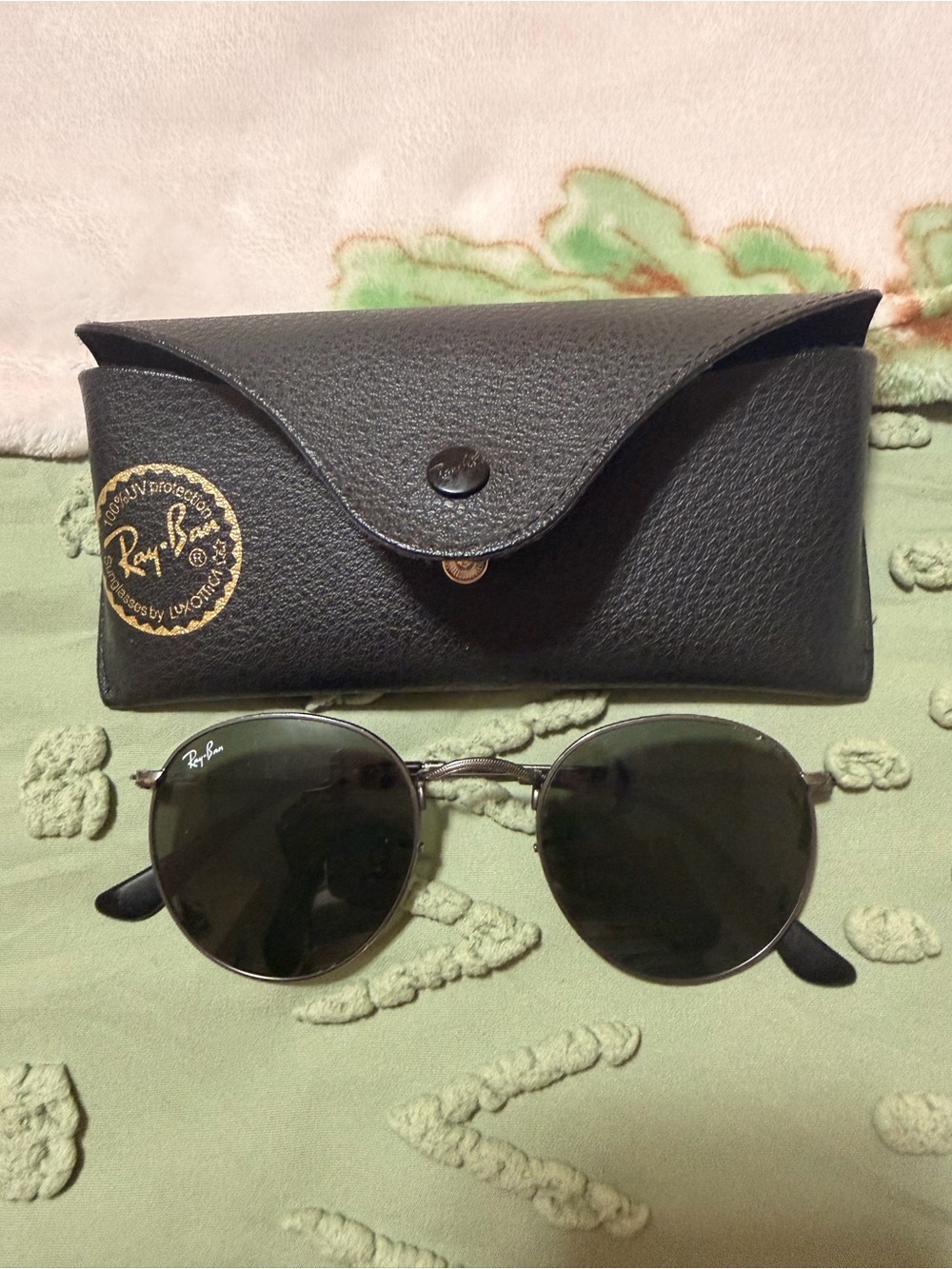 Ray-Ban Round Metal Sunglasses in Black Frame with Green Lenses